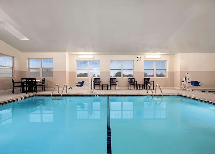 Country Inn & Suites By Radisson, Dundee, Mi