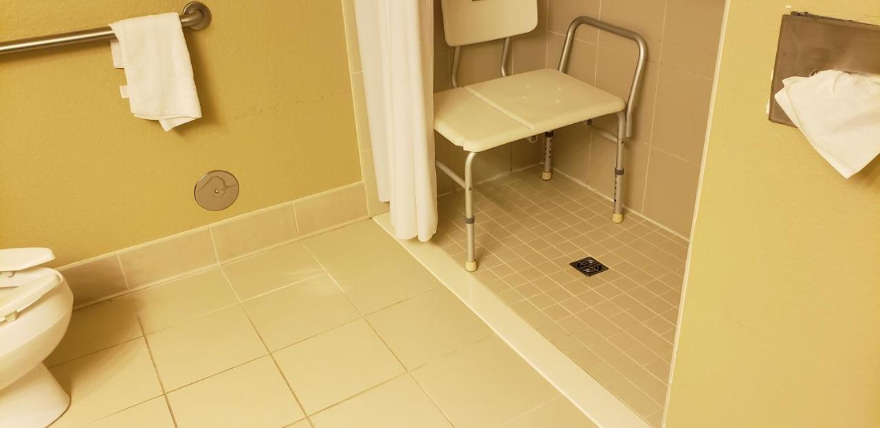 Country & By Radisson, Dundee, Mi Hotel 3*