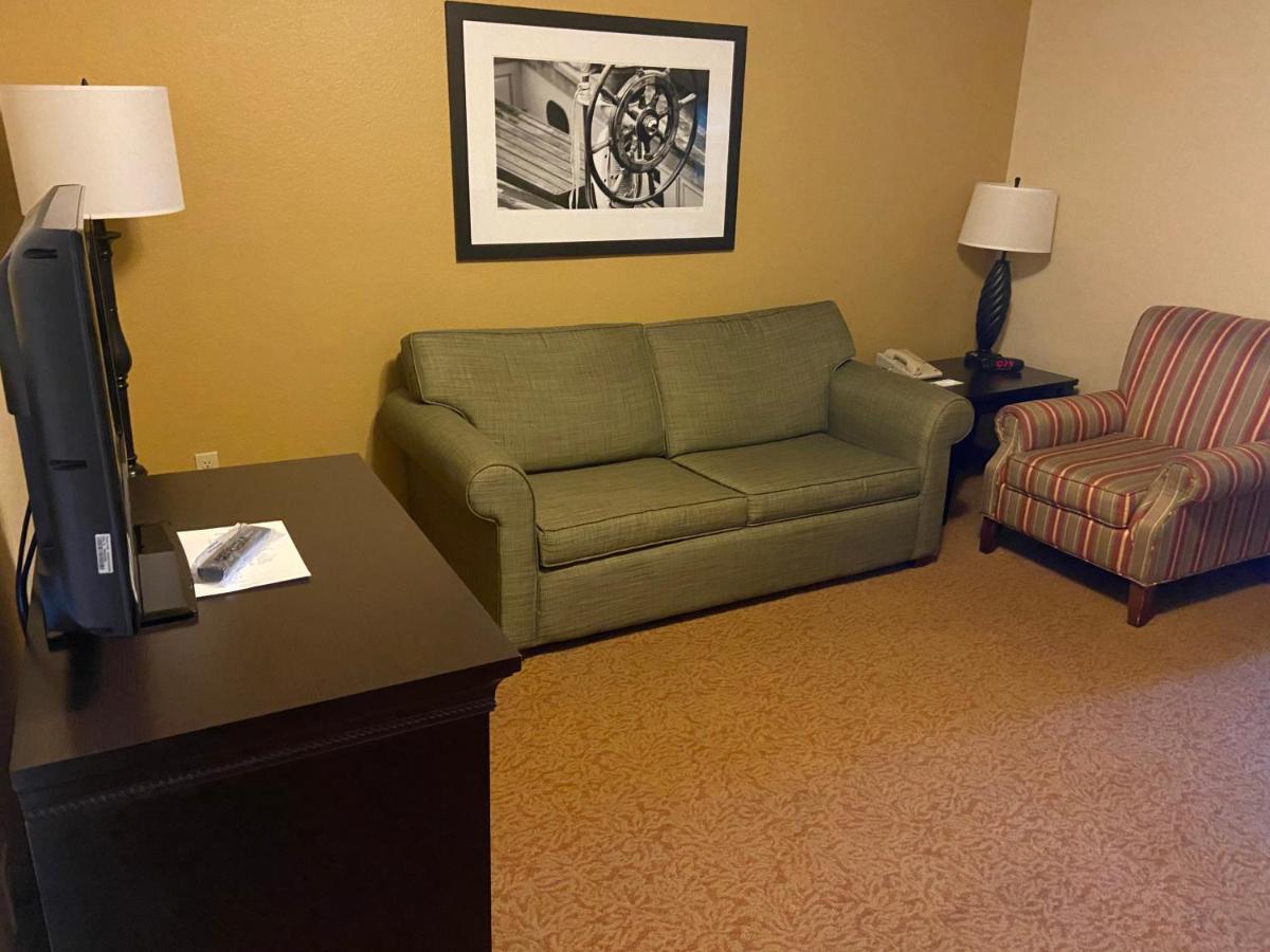 Hotel Country & By Radisson, Dundee, Mi Dundee