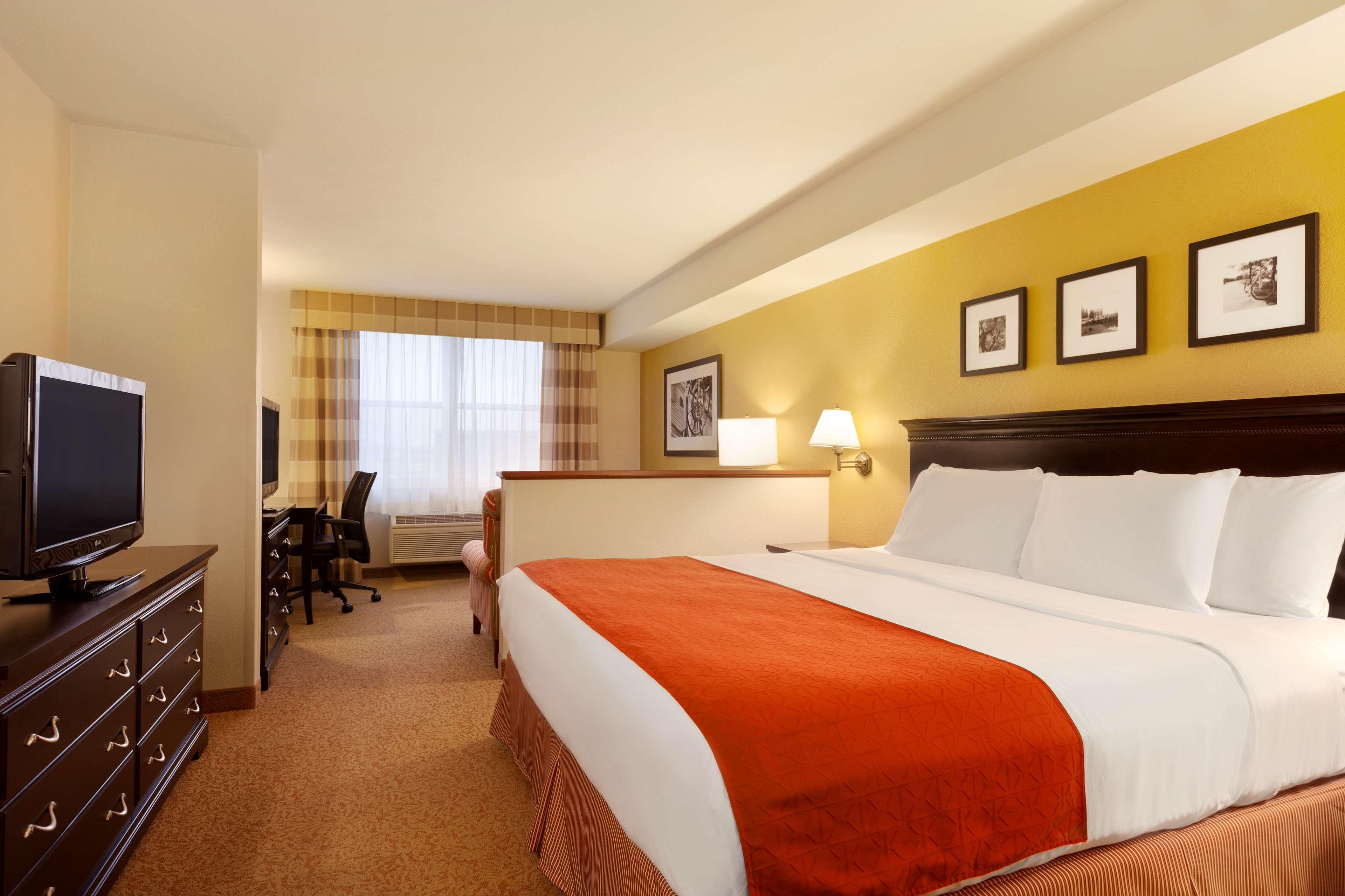 Country & By Radisson, Dundee, Mi Hotel