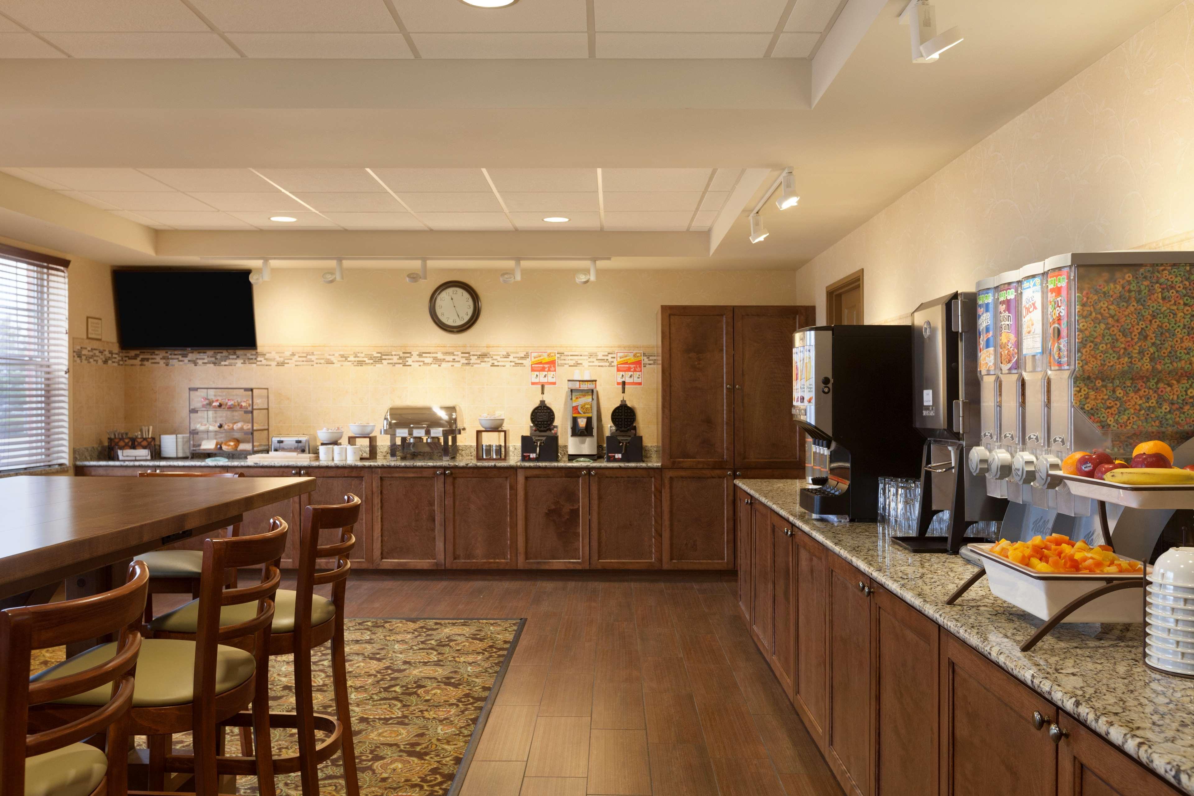 Country & By Radisson, Dundee, Mi Hotel