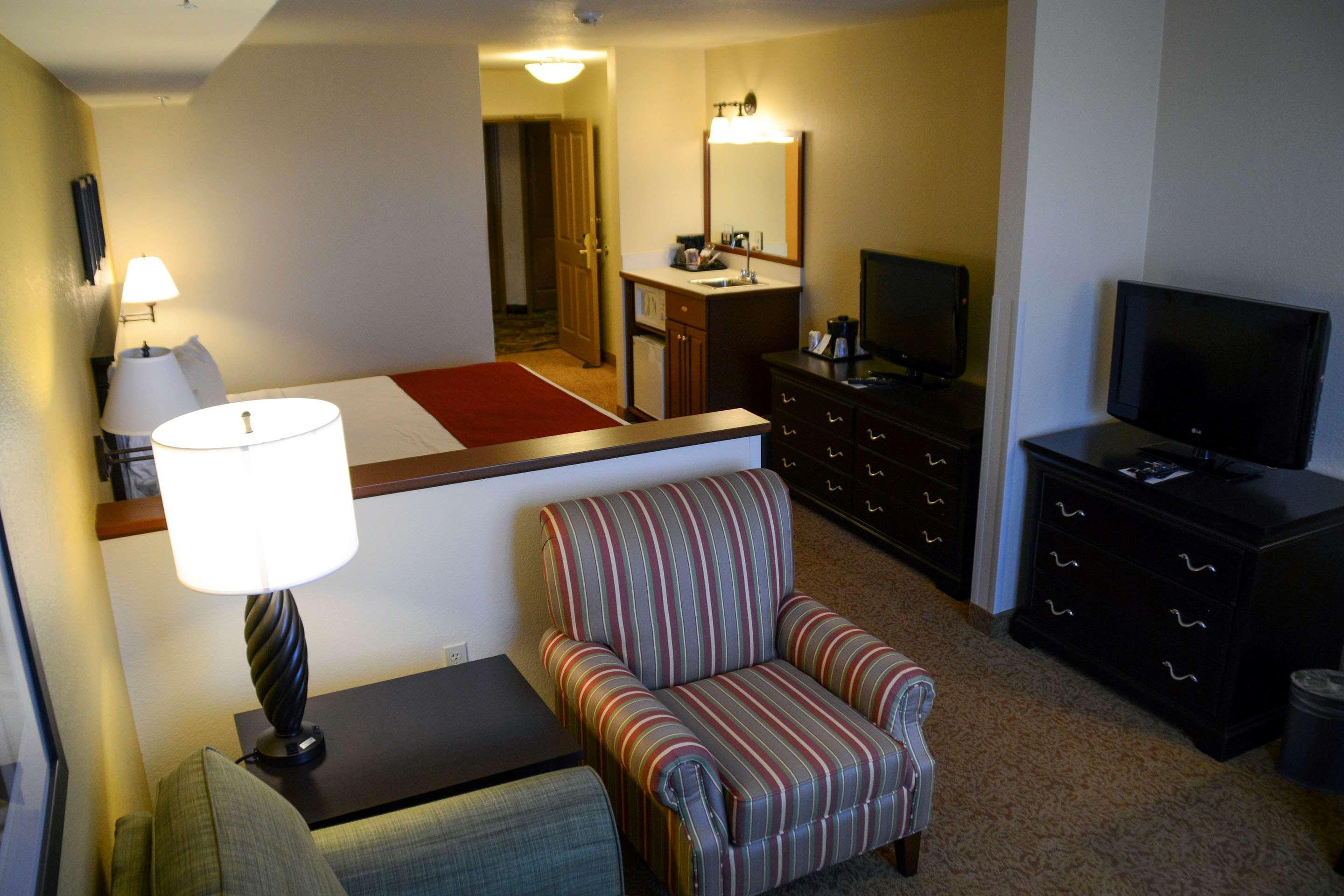 Hotel Country & By Radisson, Dundee, Mi Dundee