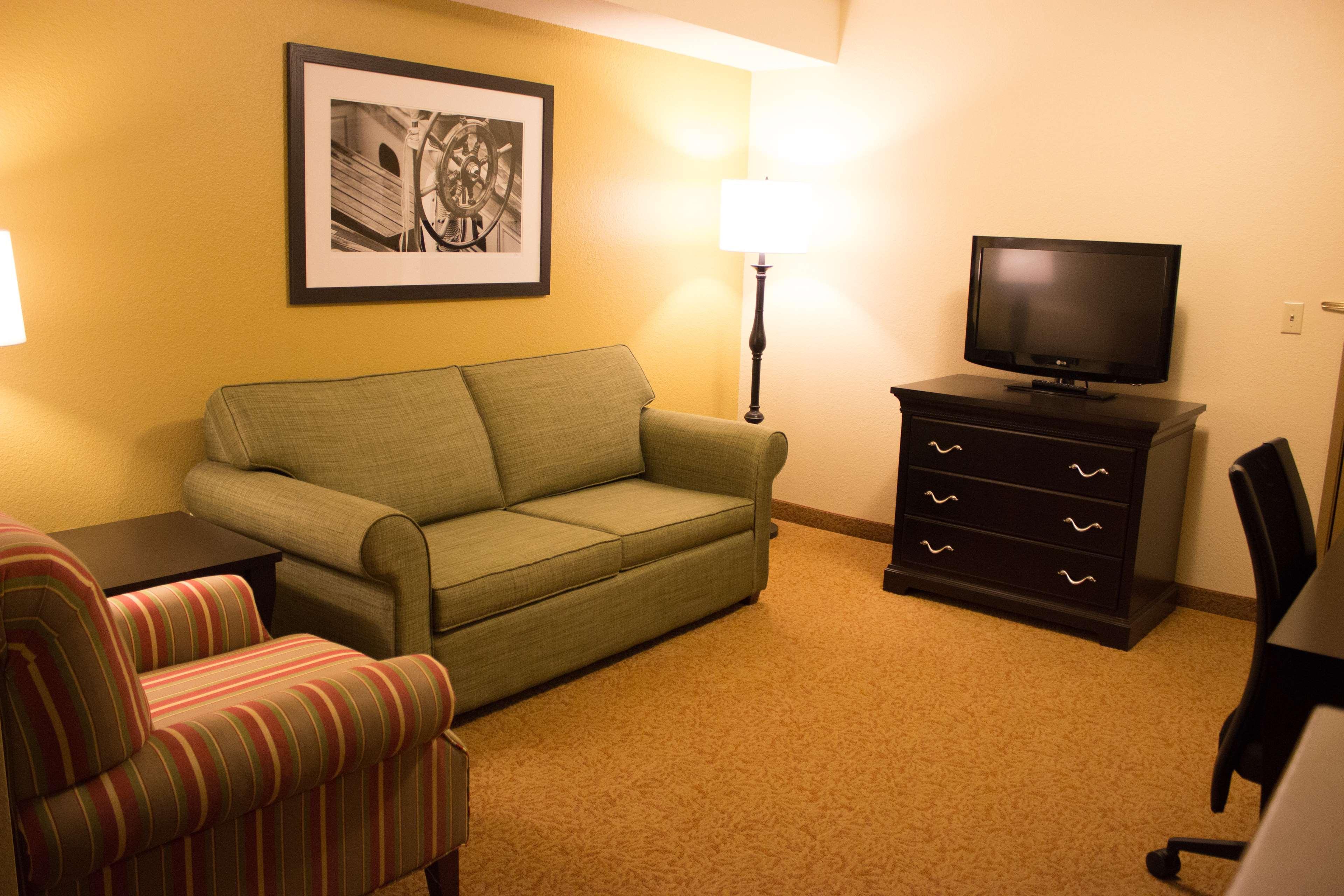 Country & By Radisson, Dundee, Mi Hotel 3*