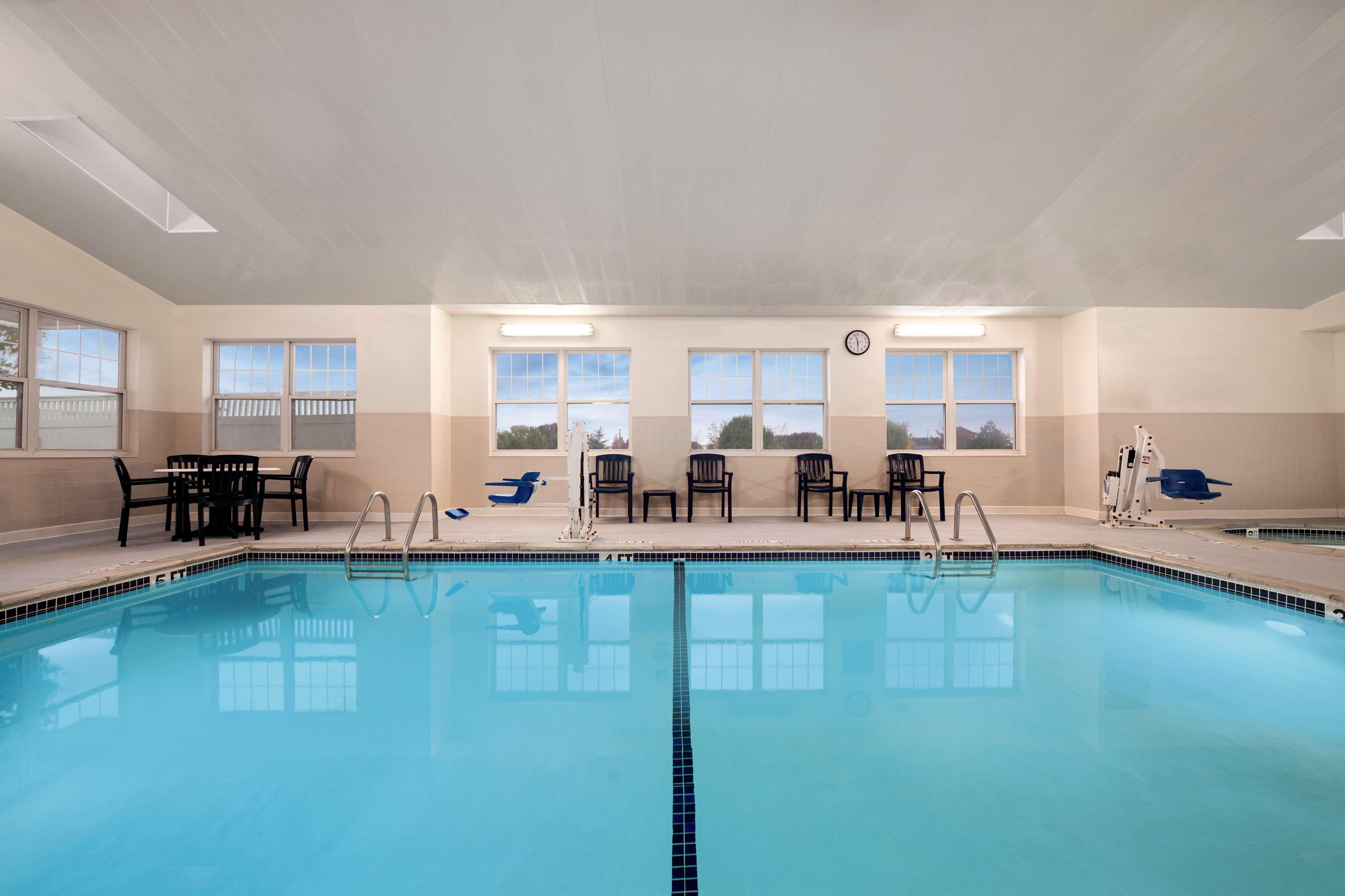 Country & By Radisson, Dundee, Mi Hotel 3*