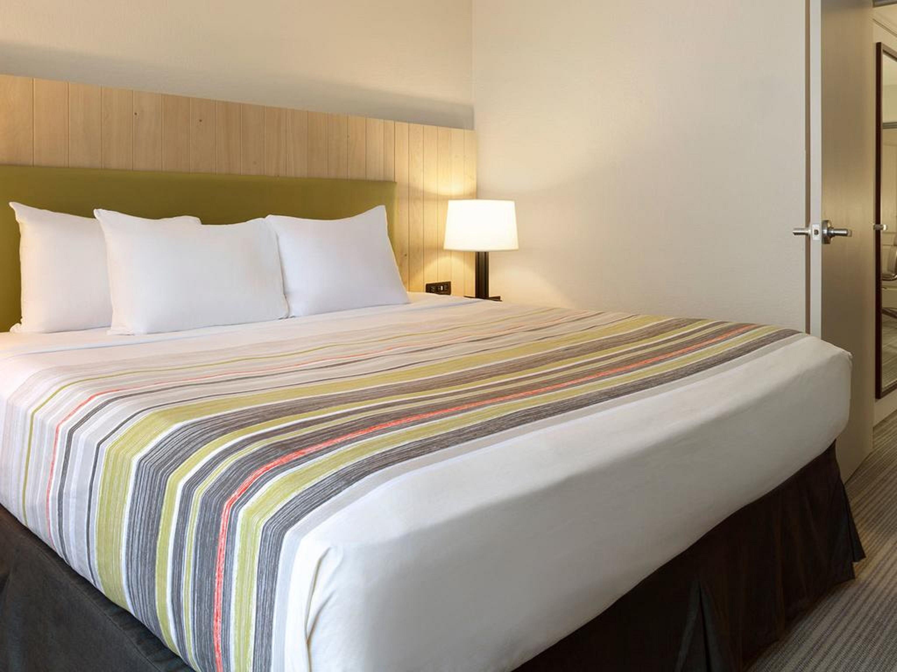 Country & By Radisson, Dundee, Mi