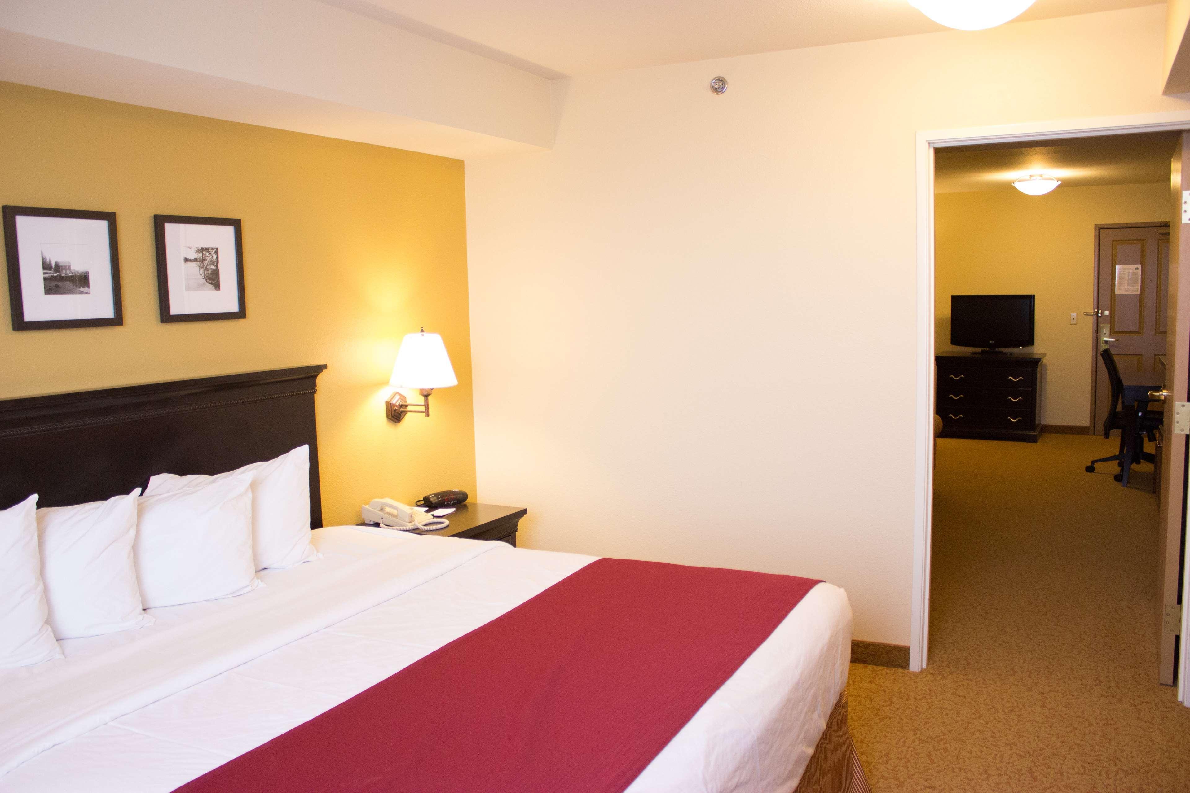 Country & By Radisson, Dundee, Mi Hotel Dundee