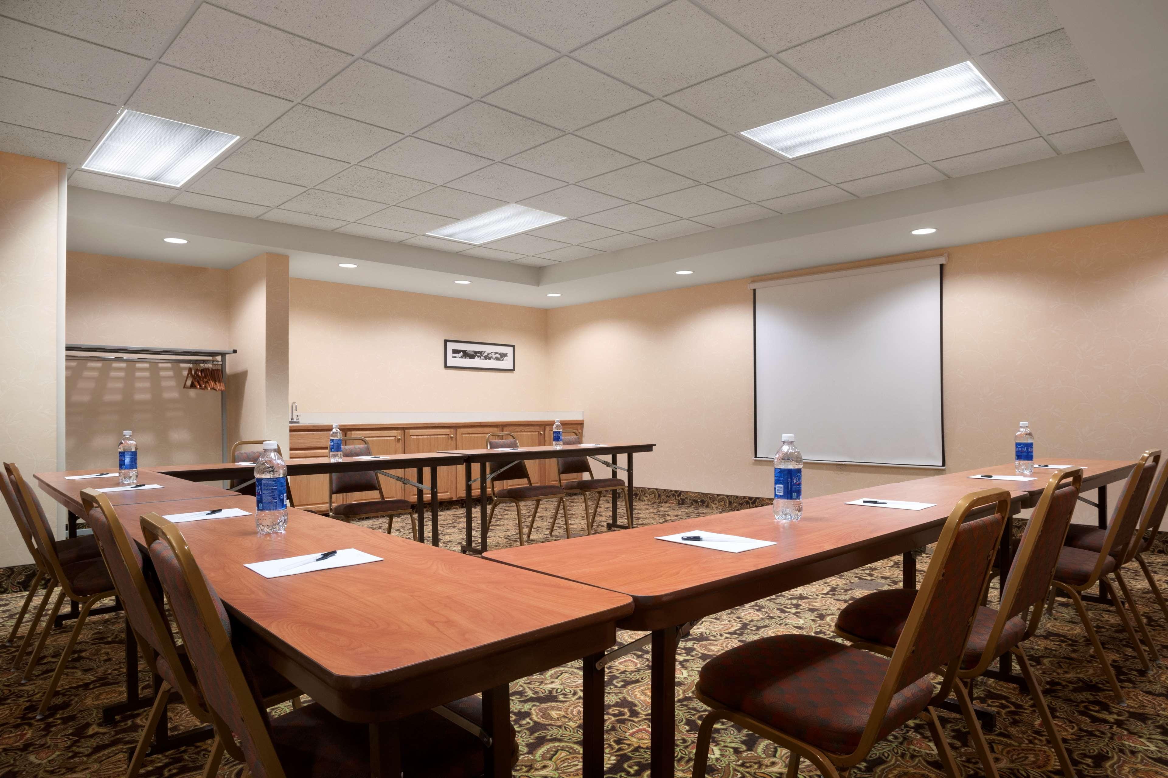 Country & By Radisson, Dundee, Mi Hotel Dundee