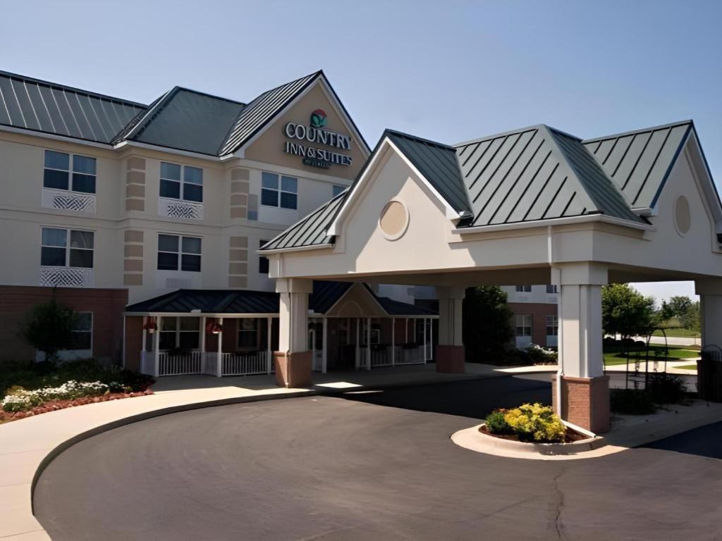 Country & By Radisson, Dundee, Mi 3*