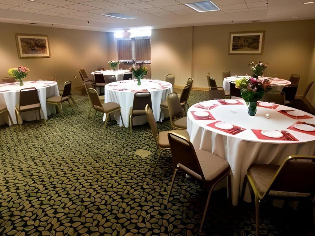 Country & By Radisson, Dundee, Mi Hotel