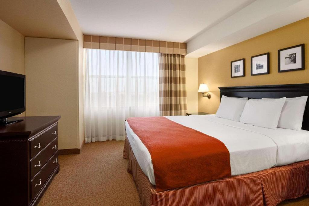Hotel Country & By Radisson, Dundee, Mi 3*