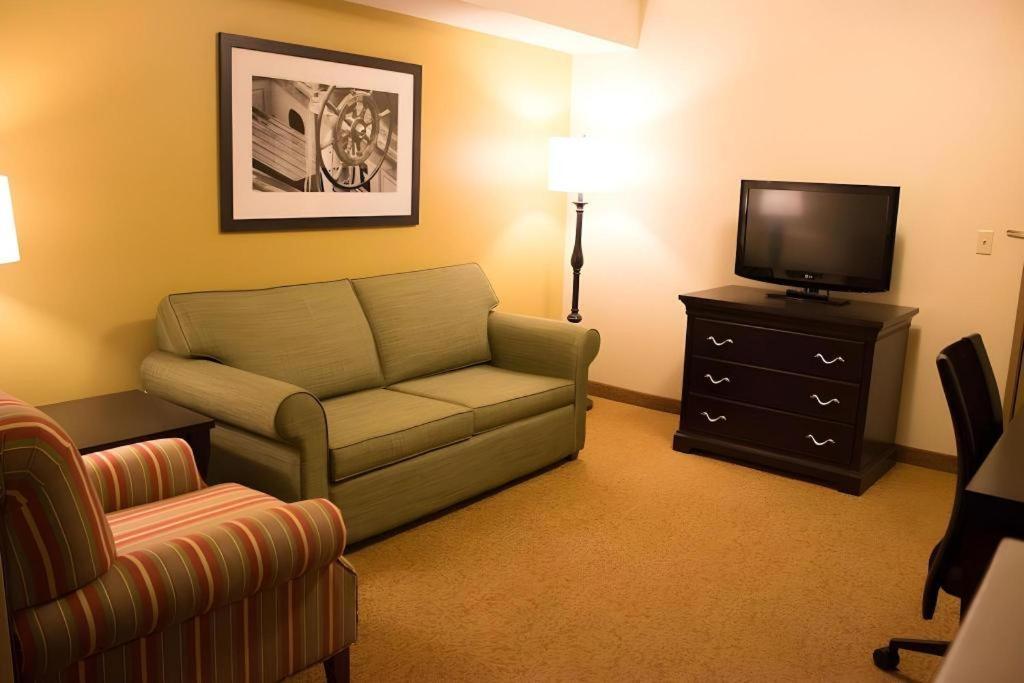 Country & By Radisson, Dundee, Mi Hotel