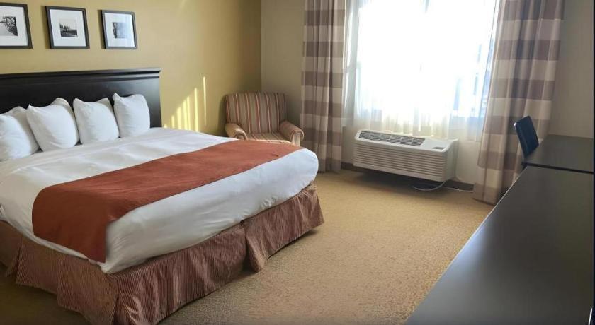 Country & By Radisson, Dundee, Mi Dundee