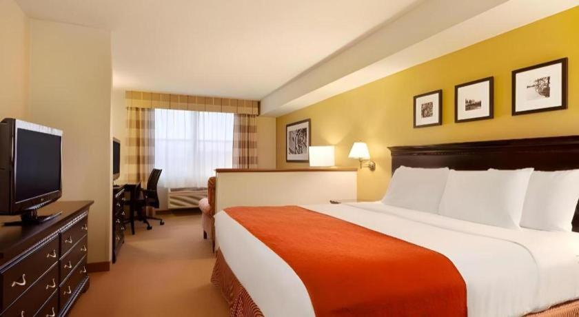 Country & By Radisson, Dundee, Mi Hotel Dundee