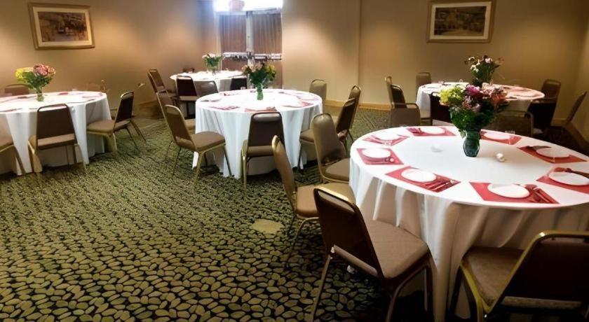 Country & By Radisson, Dundee, Mi Hotel 3*