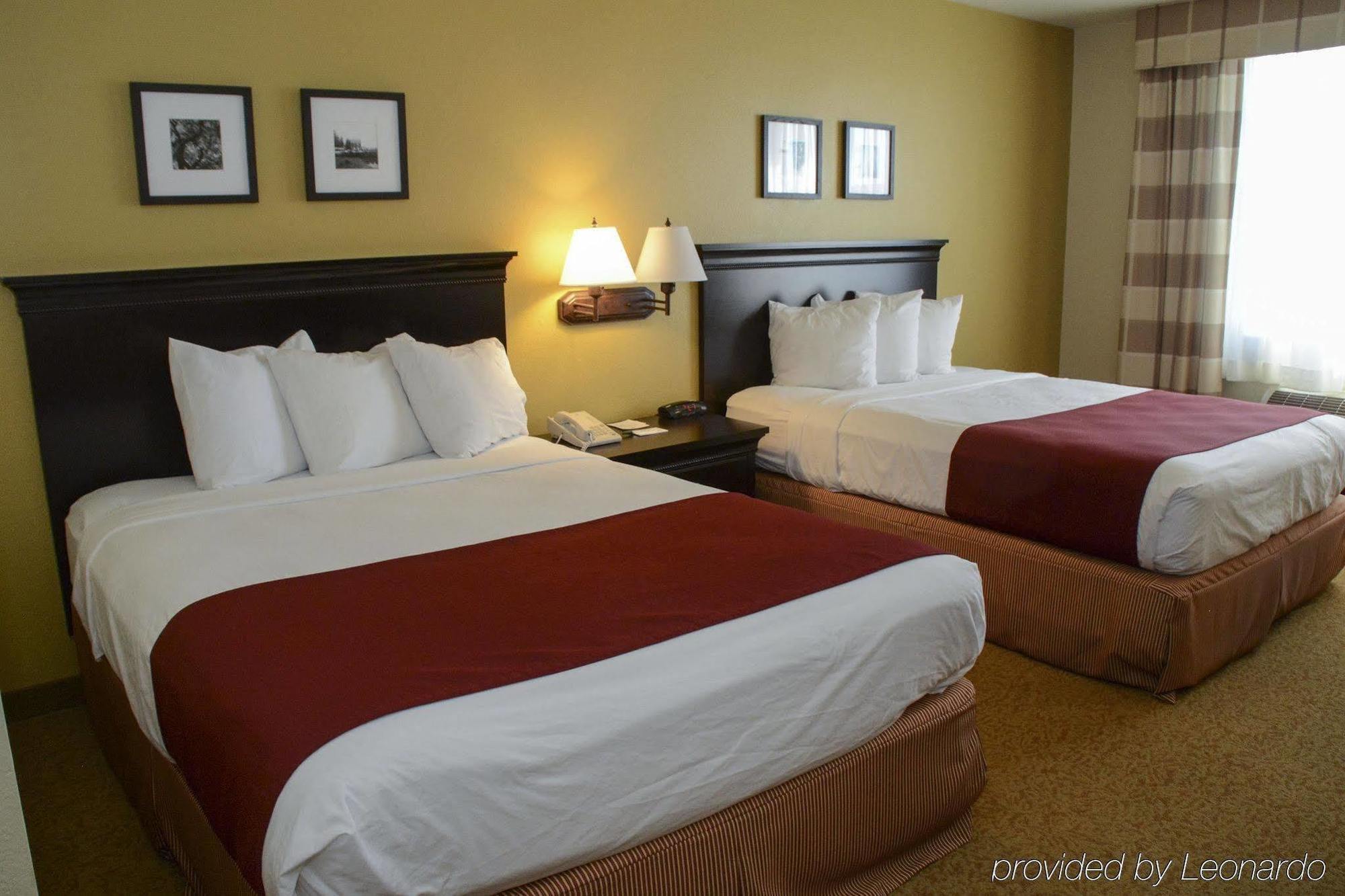 Country & By Radisson, Dundee, Mi Hotel Dundee
